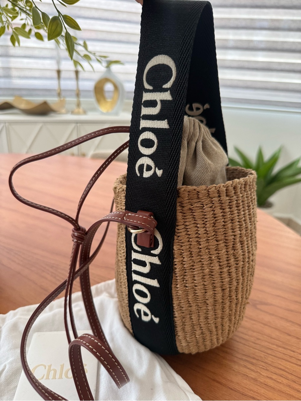 Chloé Tan Woven Straw Crossbody with Black Logo Strap LIKE NEW - Picture 9 of 9